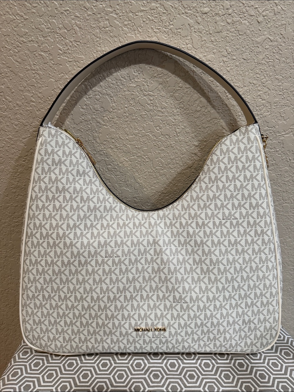 Michael Kors NAYLA LT CRM MULTI MD HOBO SHLDR bag